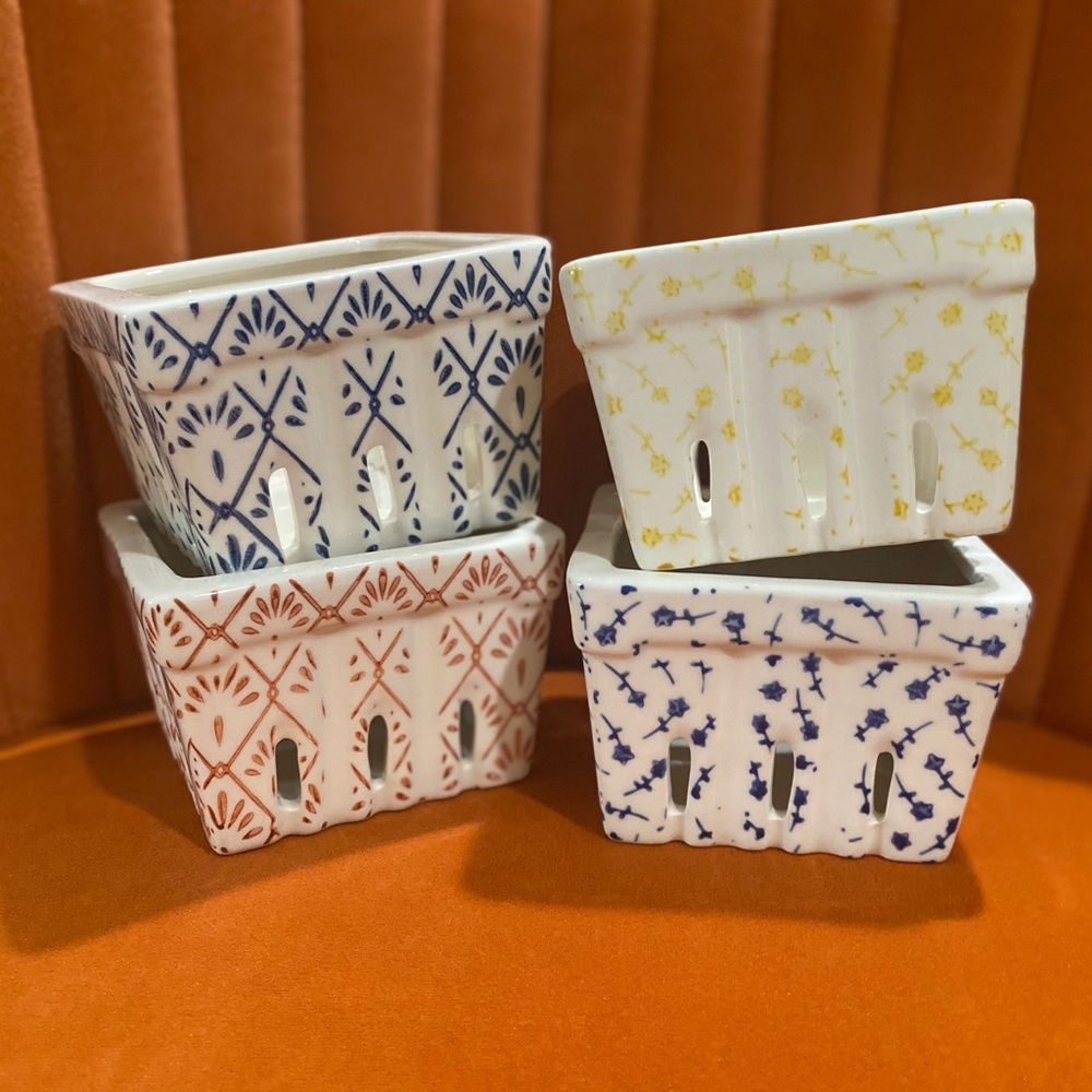 Set of 4 Anthropology-style porcelain berry basket